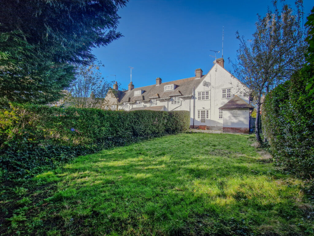 Three Bedroom House – Hampstead Garden Suburb, NW11 6ET