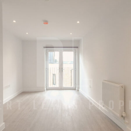 Brand New Second Floor One Bedroom Flat – High Road, N12