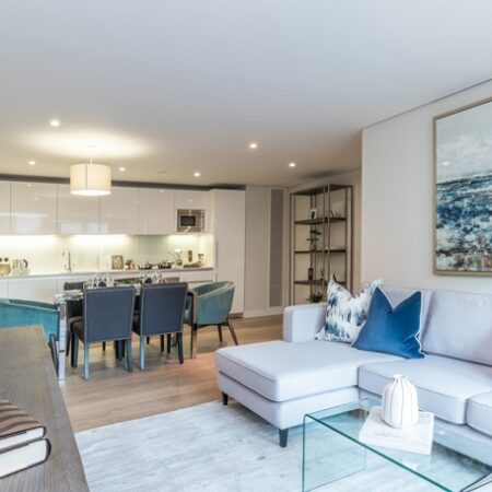 Luxury Three Bed Two Bathroom with Water Views – Merchant Square W2 1AN