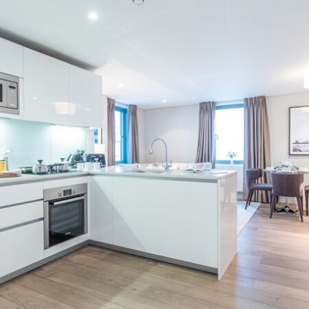 High Rise Luxury Three Bed Two Bathroom – Merchant Square W2 1AN