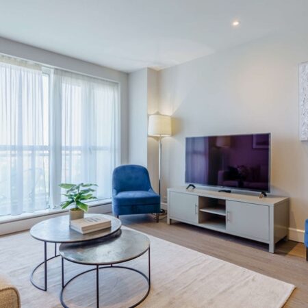 Stylish Riverside Living at Circus Apartments – Canary Wharf E14 8RW