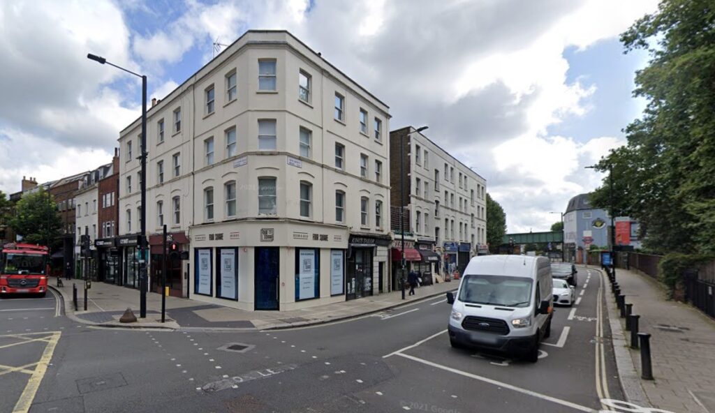 Spacious 2 Bed, 2 Bath Penthouse with Private Terrace – Fulham High Road, SW6