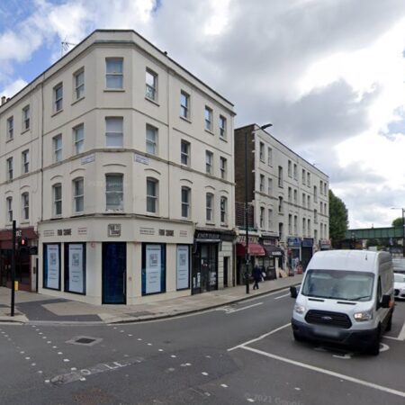 Spacious 2 Bed, 2 Bath Penthouse with Private Terrace – Fulham High Road, SW6