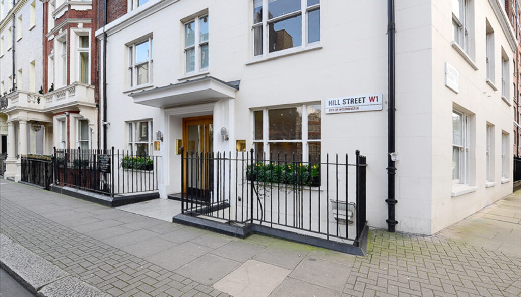 Sixth Floor Large Studio Apartment in Mayfair, London, W1J 5NA