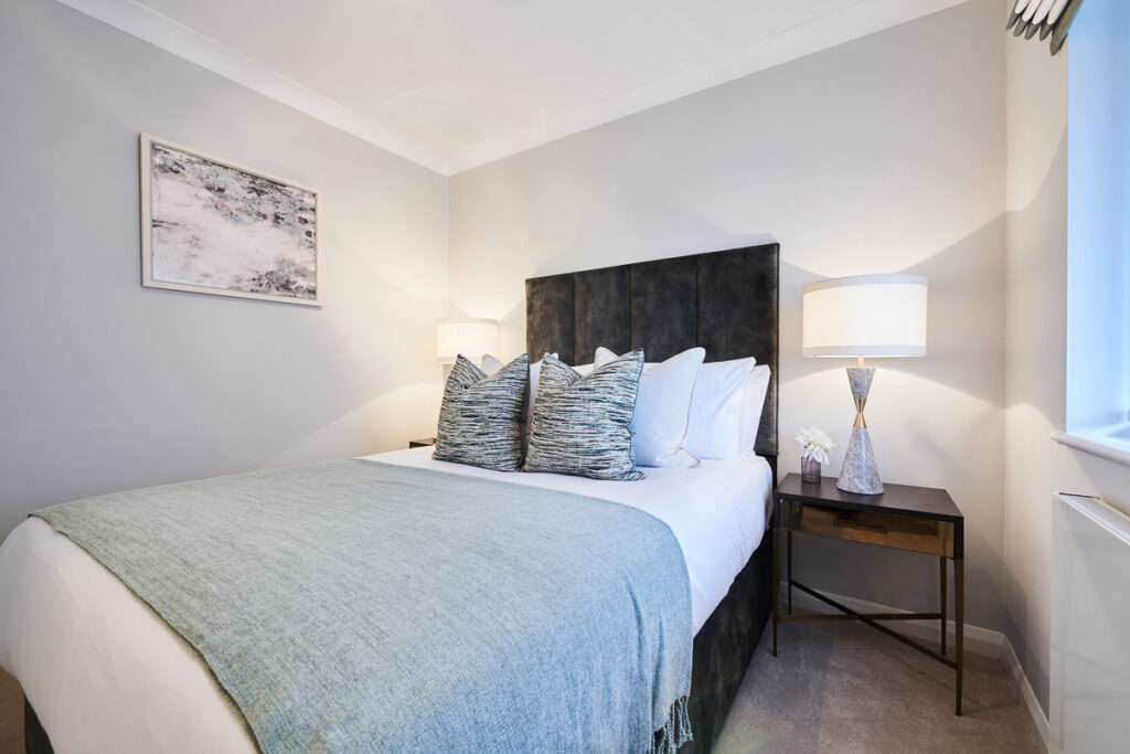 Interior-Designed Two-Bedroom – Fulham Road, Chelsea, SW3 6SN