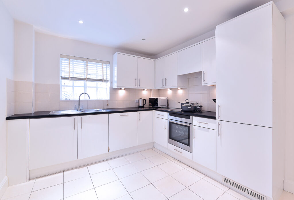 Exceptional Two-Bedroom, Two-Bathroom apartment – Fulham Road, Chelsea, SW3 6SH