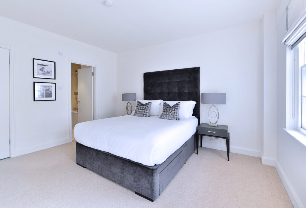 Exceptional Two-Bedroom, Two-Bathroom apartment – Fulham Road, Chelsea, SW3 6SH