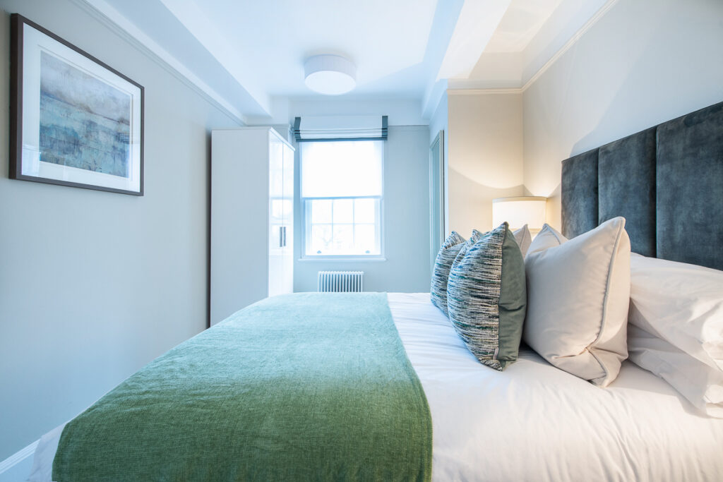 Newly Redecorated Two-Bedroom Apartment  Fulham Road, Chelsea, SW3 6SH