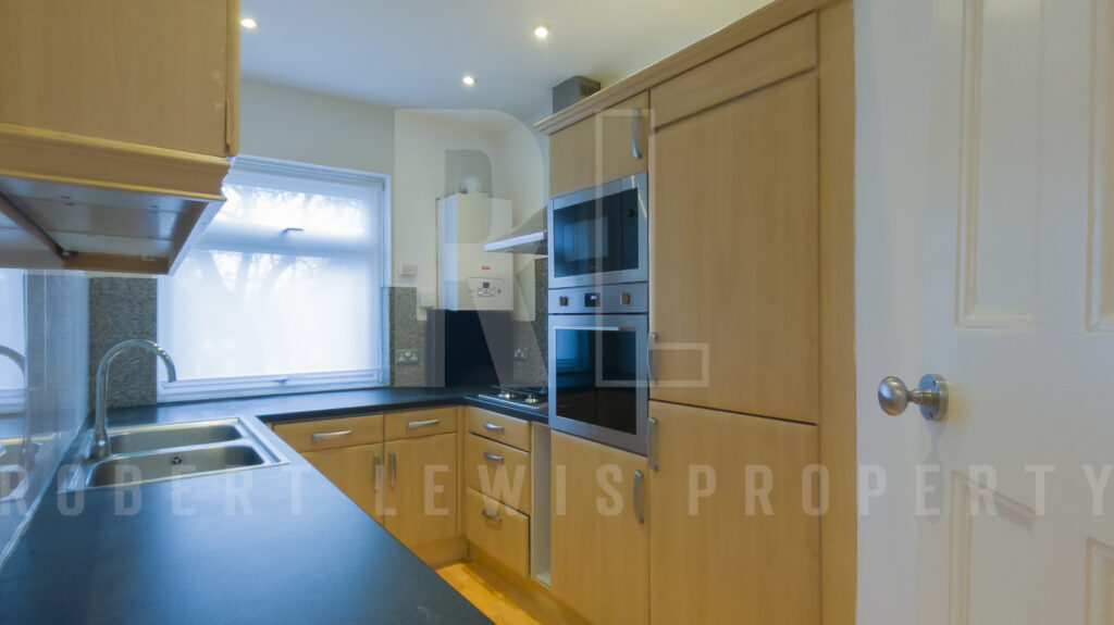 Spacious 2-Bedroom, 2-Bathroom Duplex Apartment – Finchley Road NW11