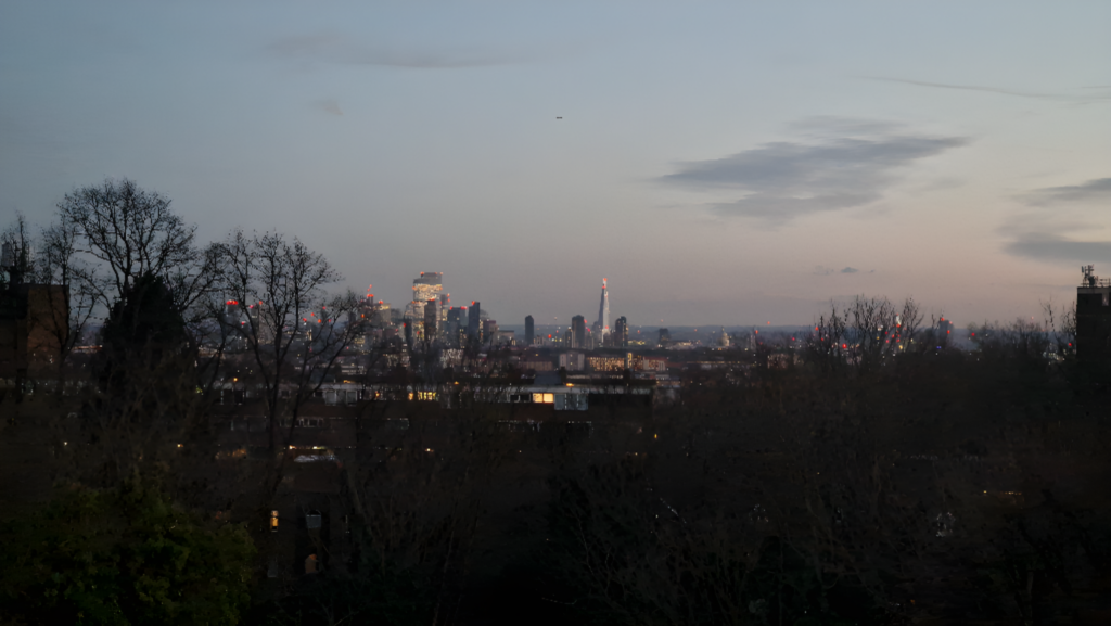 10th Floor Studio Apartment with Breathtaking Views – Avenue Road, N6 5DS