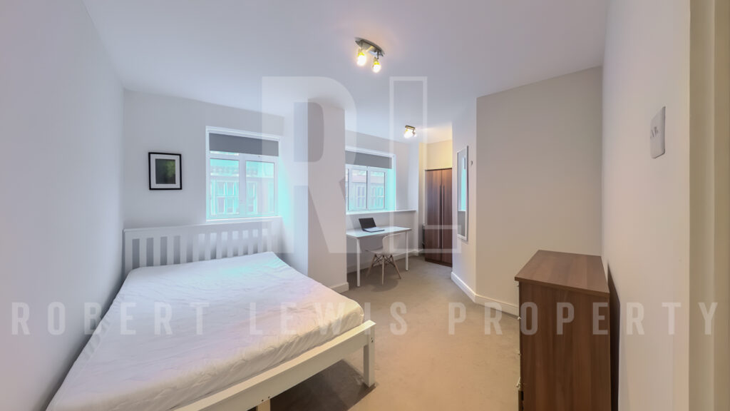 One Bed on First Floor above Warren Street Station Euston Road, NW1 3AA