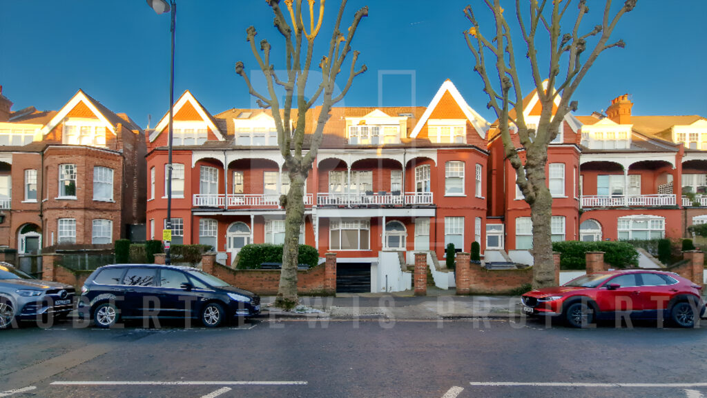 Charming Two Bed Top Floor Flat on Queens Avenue, Muswell Hill N10 3NR