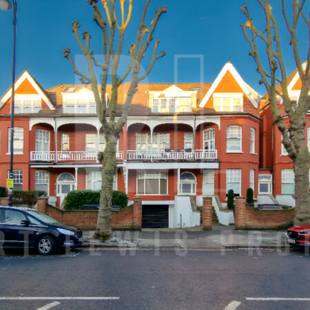 Charming Two Bed Top Floor Flat on Queens Avenue, Muswell Hill N10 3NR