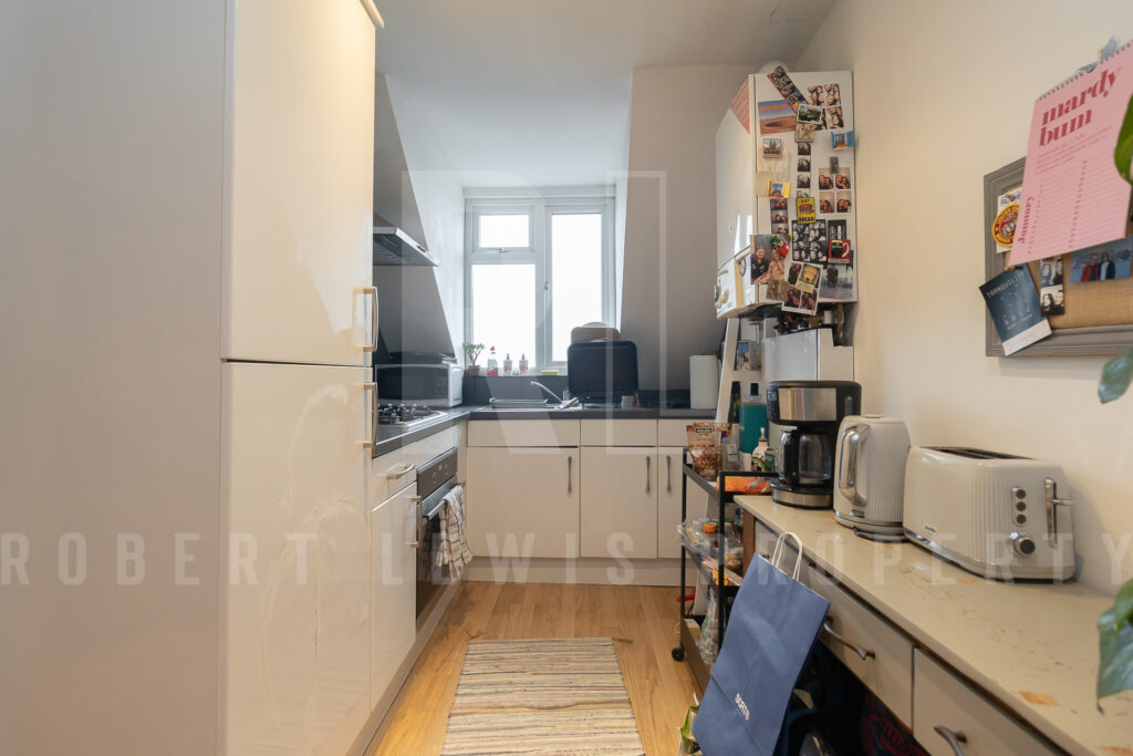 One Bedroom Flat – Golders Green Road, London, NW11 9ES