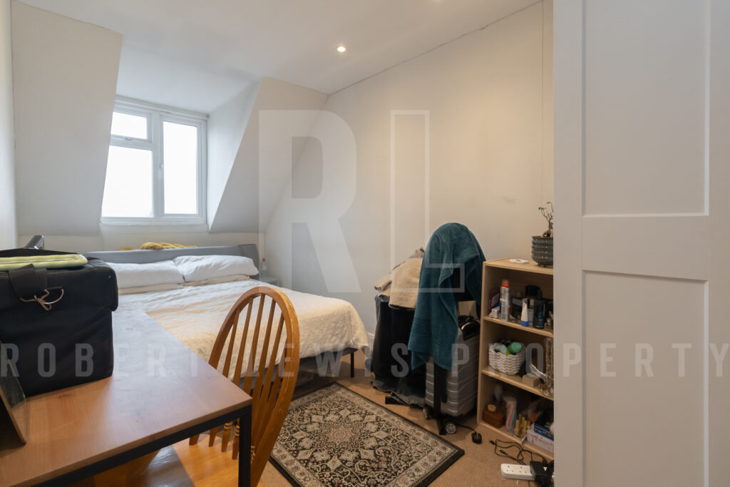 One Bedroom Flat – Golders Green Road, London, NW11 9ES