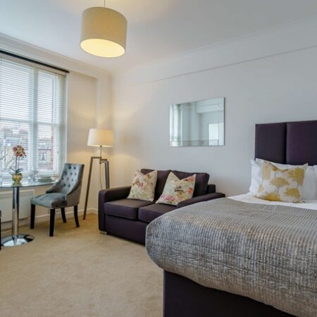 Elegant Studio Apartment in the Heart of Mayfair, W1J 5NA