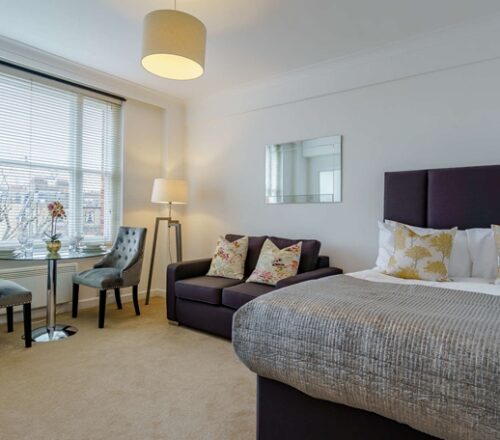 Elegant Studio Apartment in the Heart of Mayfair, W1J 5NA