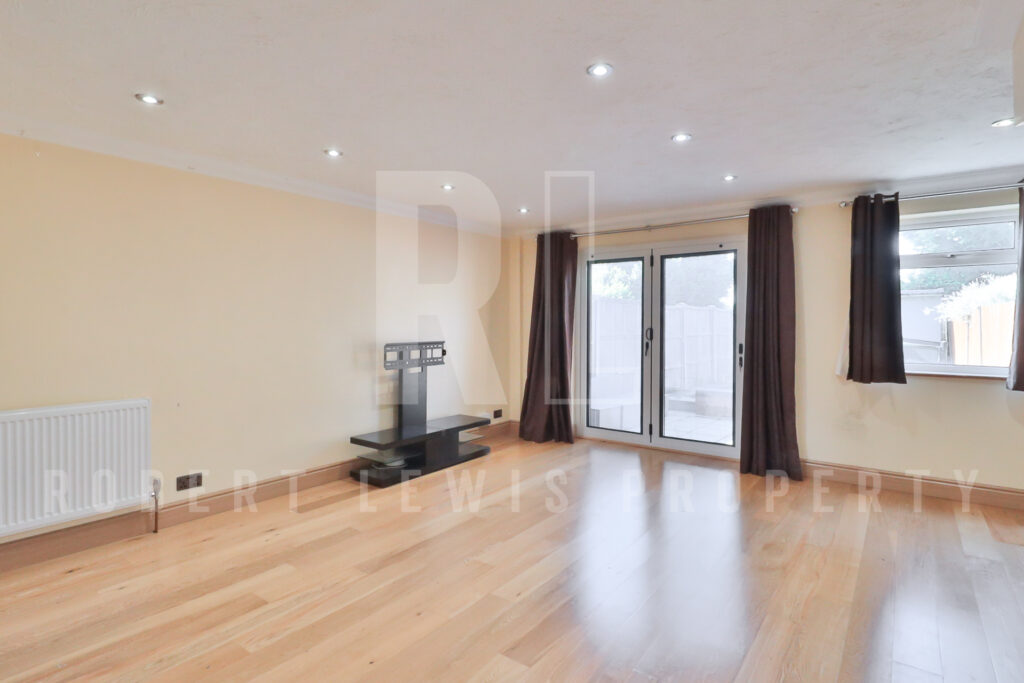 3-Bed, 2-Reception Terraced House – Borehamwood, WD6 5LB