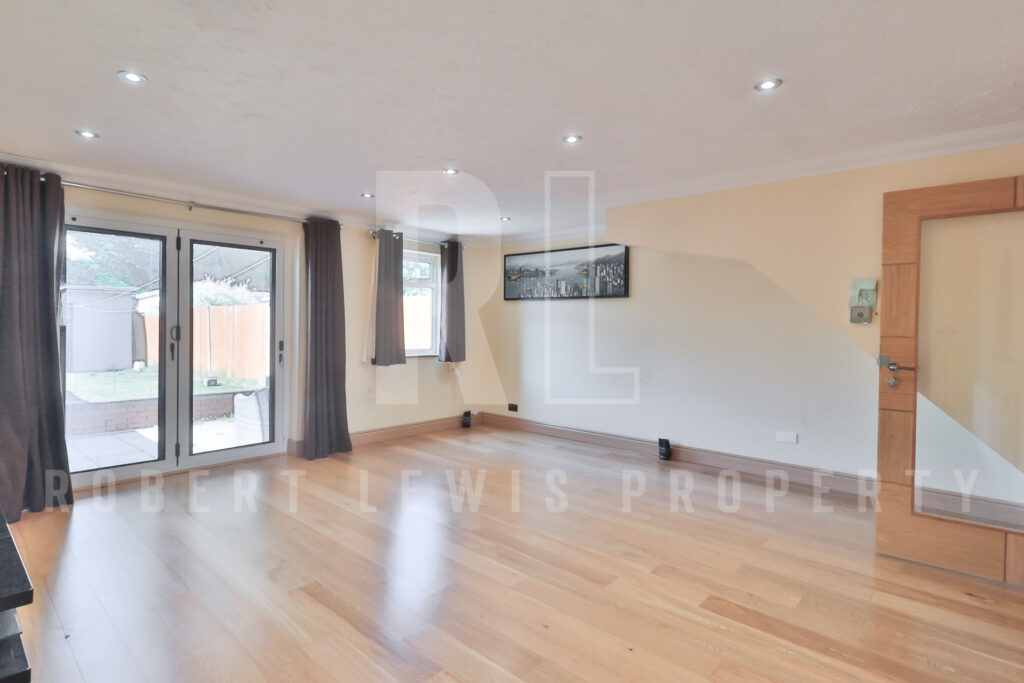 3-Bed, 2-Reception Terraced House – Borehamwood, WD6 5LB
