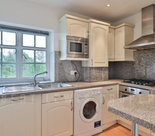 Freshly Decorated Two Double Bedroom Maisonette – Neale Close N2 0LE