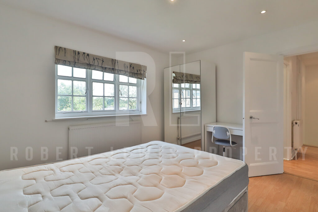 Freshly Decorated Two Double Bedroom Maisonette – Neale Close N2 0LE