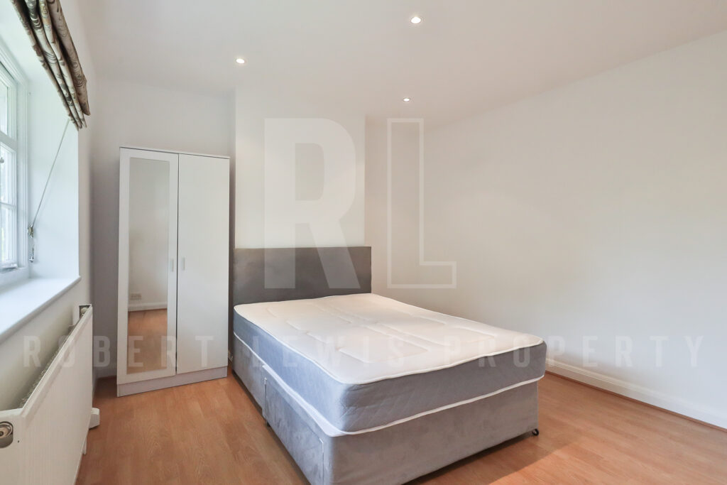 Freshly Decorated Two Double Bedroom Maisonette – Neale Close N2 0LE