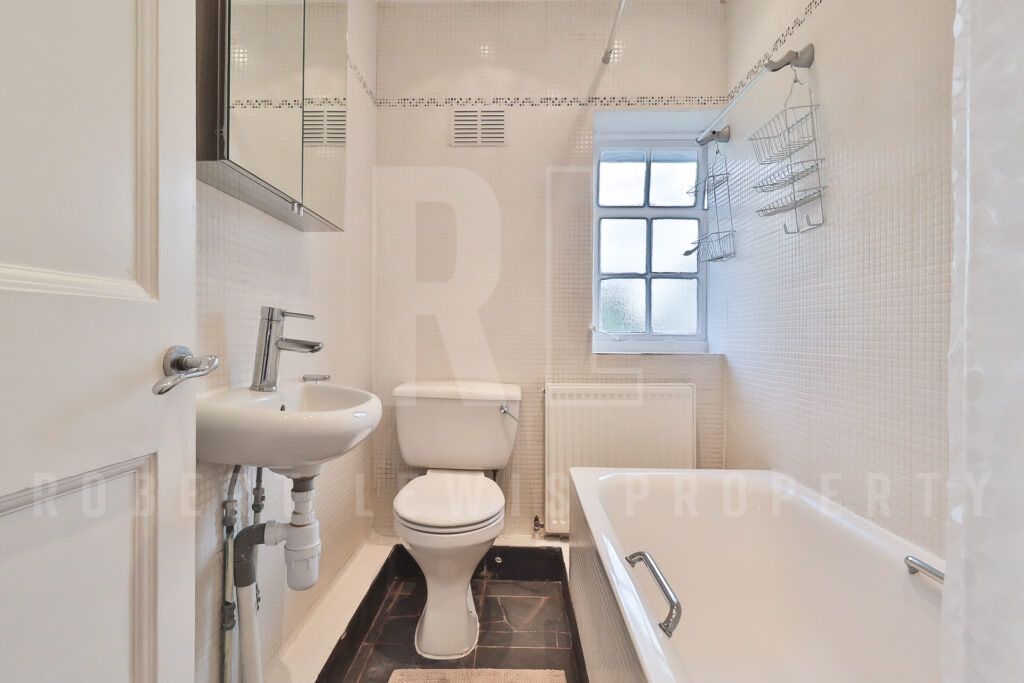 Freshly Decorated Two Double Bedroom Maisonette – Neale Close N2 0LE