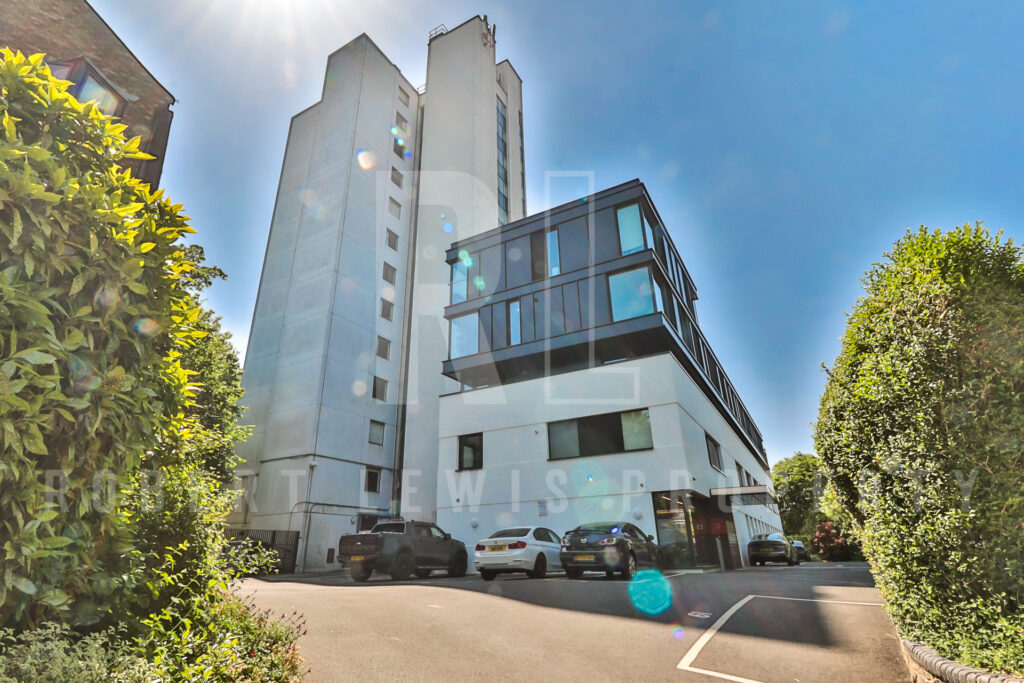 4th Floor Stylish Studio with Gym Access – Avenue Road, N6 5DS