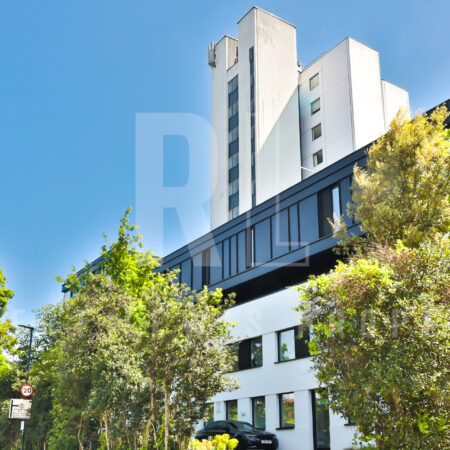 12th (Top) Floor Studio Apartment with Breathtaking Views – Avenue Road, N6 5DS