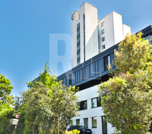 12th (Top) Floor Studio Apartment with Breathtaking Views – Avenue Road, N6 5DS