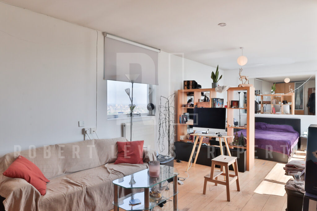 12th (Top) Floor Studio Apartment with Breathtaking Views – Avenue Road, N6 5DS