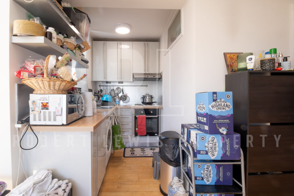 12th (Top) Floor Studio Apartment with Breathtaking Views – Avenue Road, N6 5DS