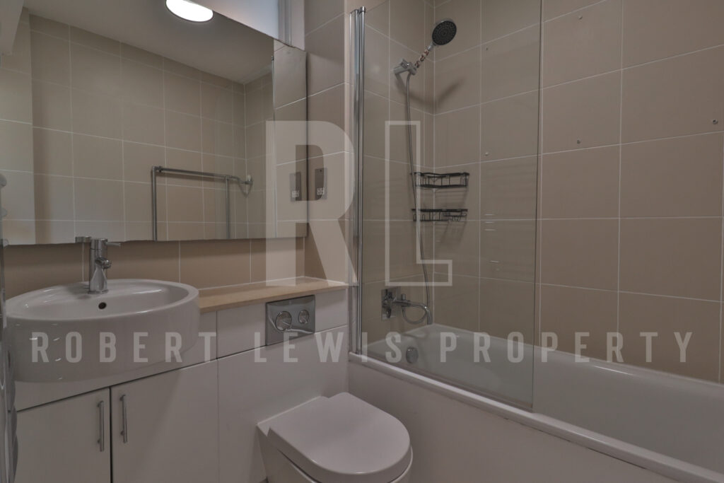 12th (Top) Floor Studio Apartment with Breathtaking Views – Avenue Road, N6 5DS