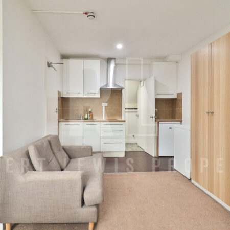Self-Contained Studio (Inclusive of Utility Bills) – Falloden Way, NW11 6JJ