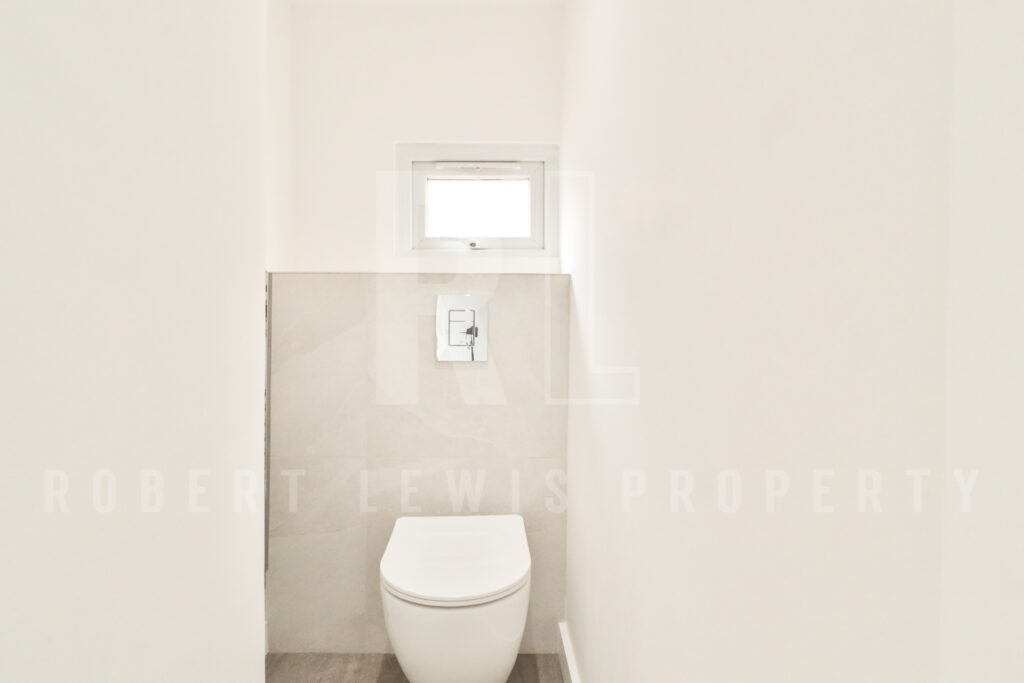 NEWLY REFURBISHED 2 DOUBLE BEDROOM FLAT – WATLING AVENUE HA8 0LR