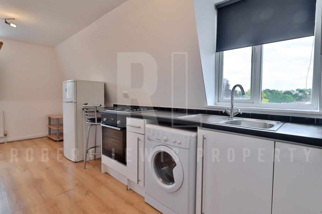 One Bedroom Top Floor FLat – Dollis Road, Mill Hill East, NW7 1JX