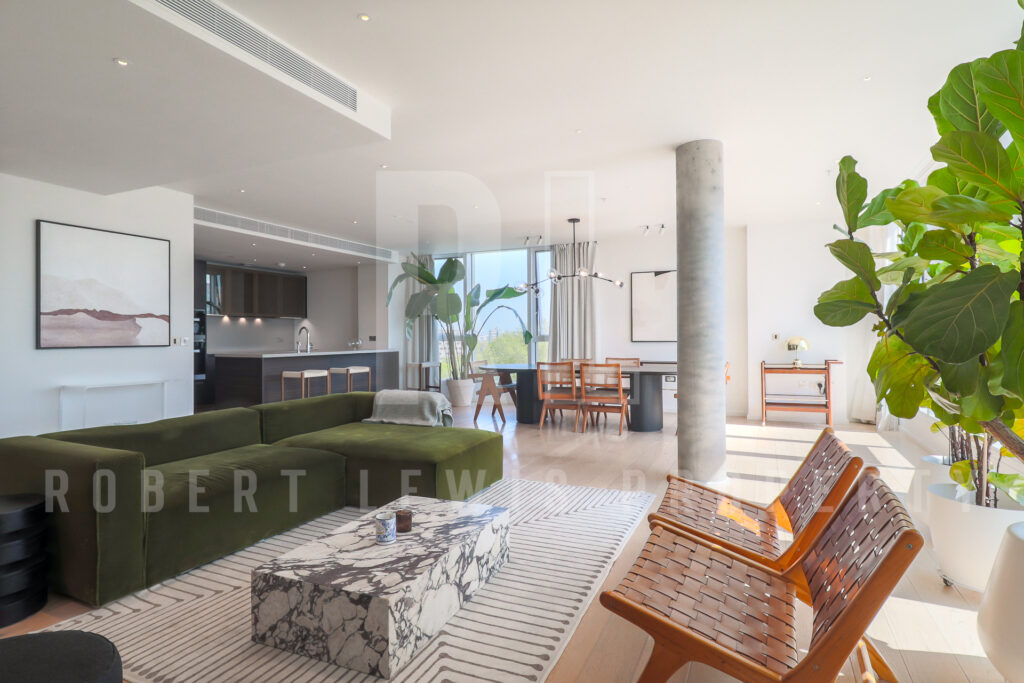 Stylish 3-Bedroom Duplex Penthouse with Gym, Cinema & Concierge