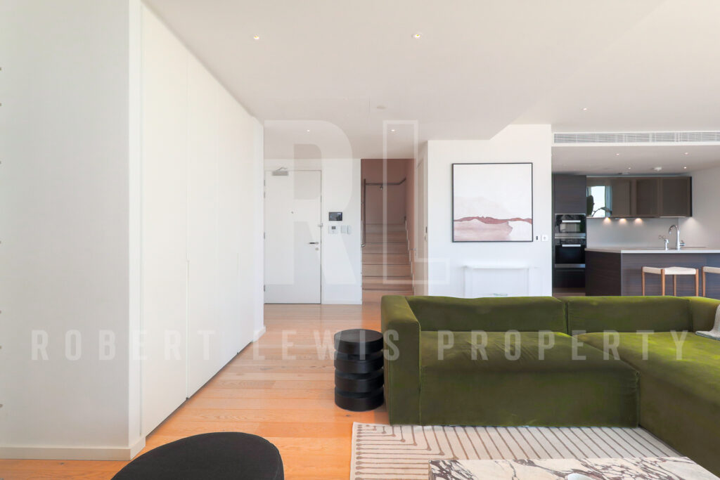 Stylish 3-Bedroom Duplex Penthouse with Gym, Cinema & Concierge