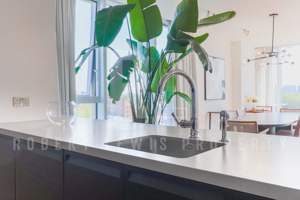 Stylish 3-Bedroom Duplex Penthouse with Gym, Cinema & Concierge