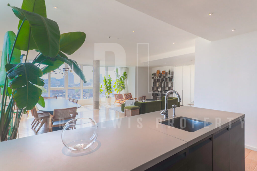 Stylish 3-Bedroom Duplex Penthouse with Gym, Cinema & Concierge