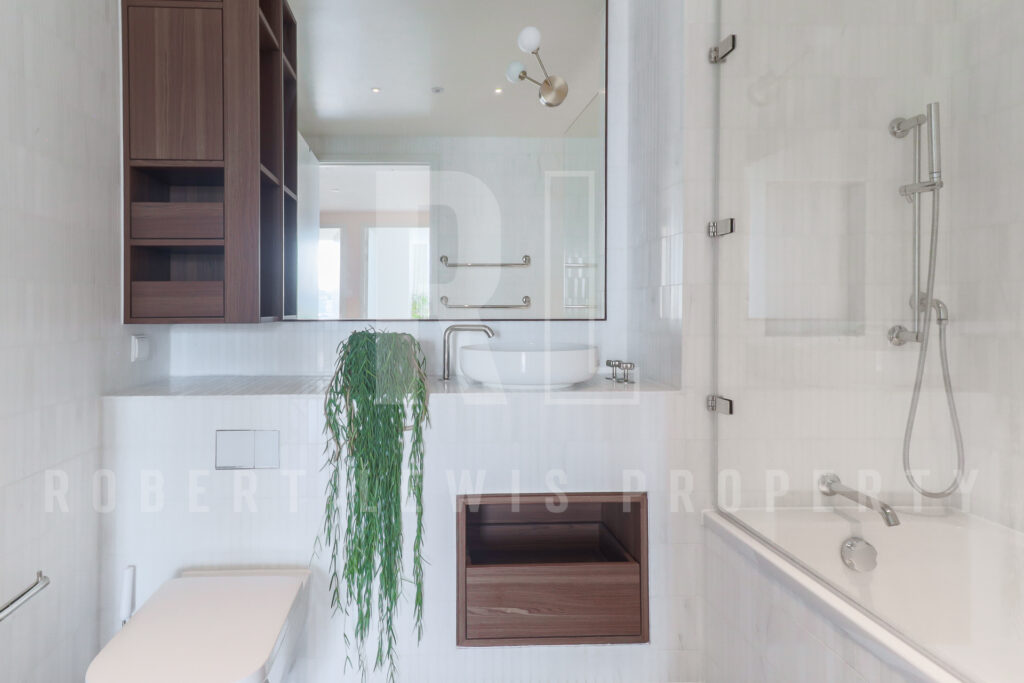Stylish 3-Bedroom Duplex Penthouse with Gym, Cinema & Concierge