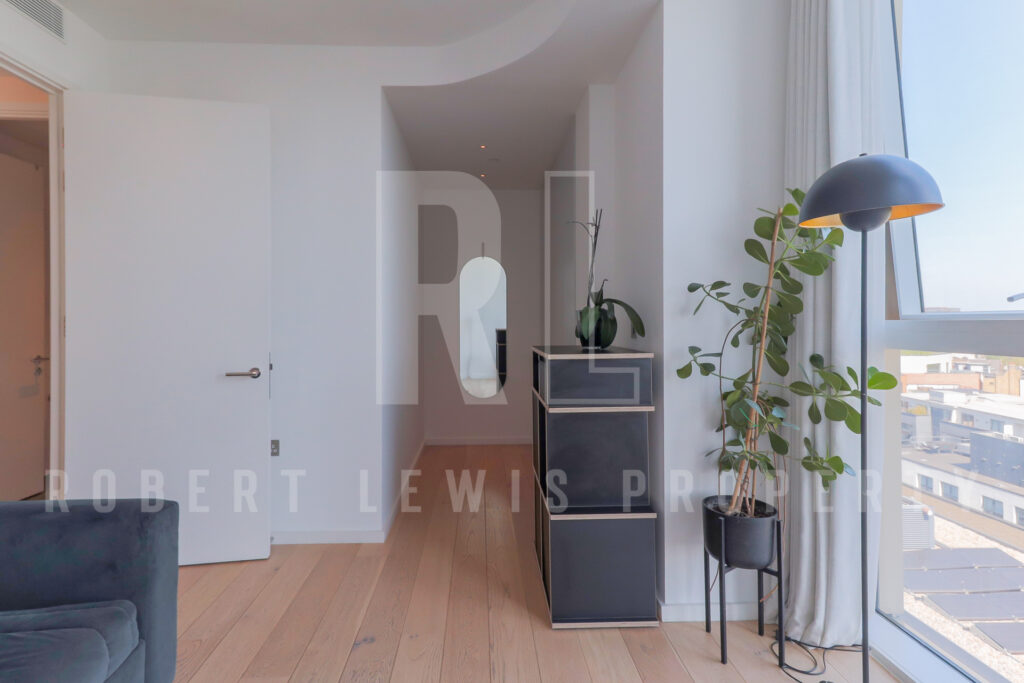 Stylish 3-Bedroom Duplex Penthouse with Gym, Cinema & Concierge