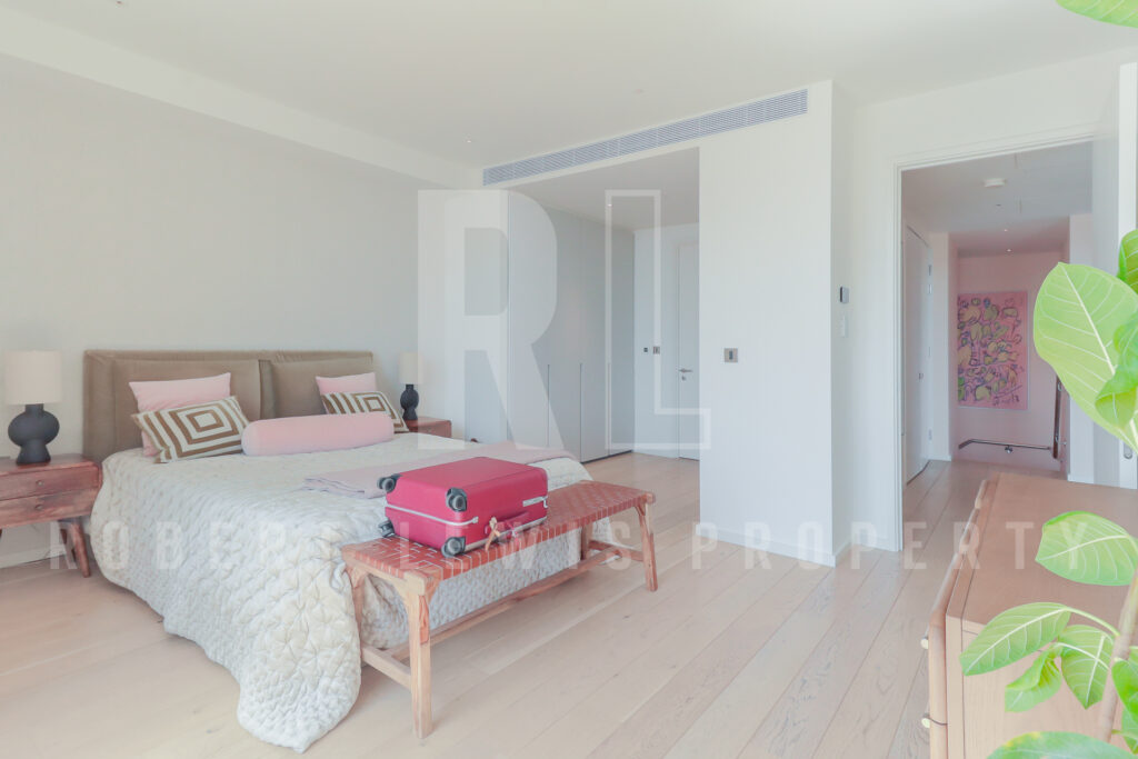 Stylish 3-Bedroom Duplex Penthouse with Gym, Cinema & Concierge