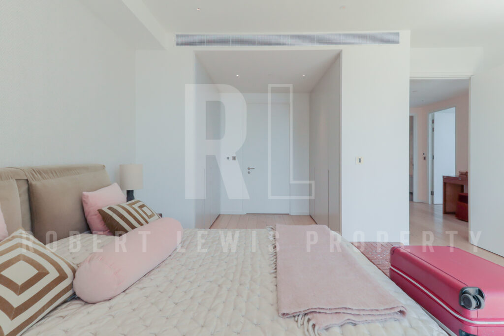 Stylish 3-Bedroom Duplex Penthouse with Gym, Cinema & Concierge