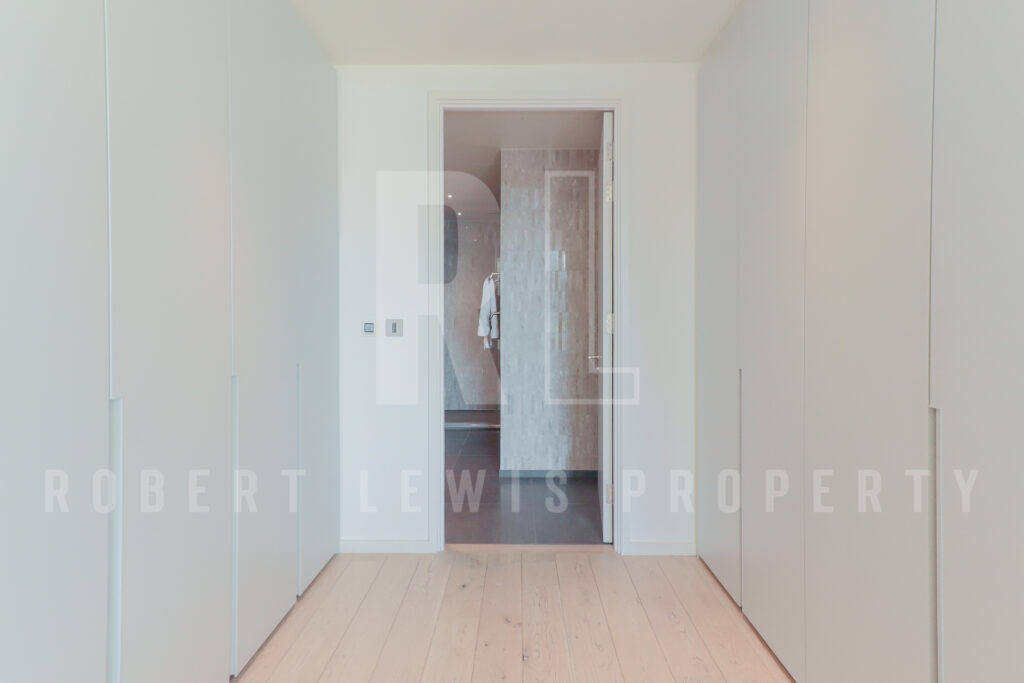 Stylish 3-Bedroom Duplex Penthouse with Gym, Cinema & Concierge