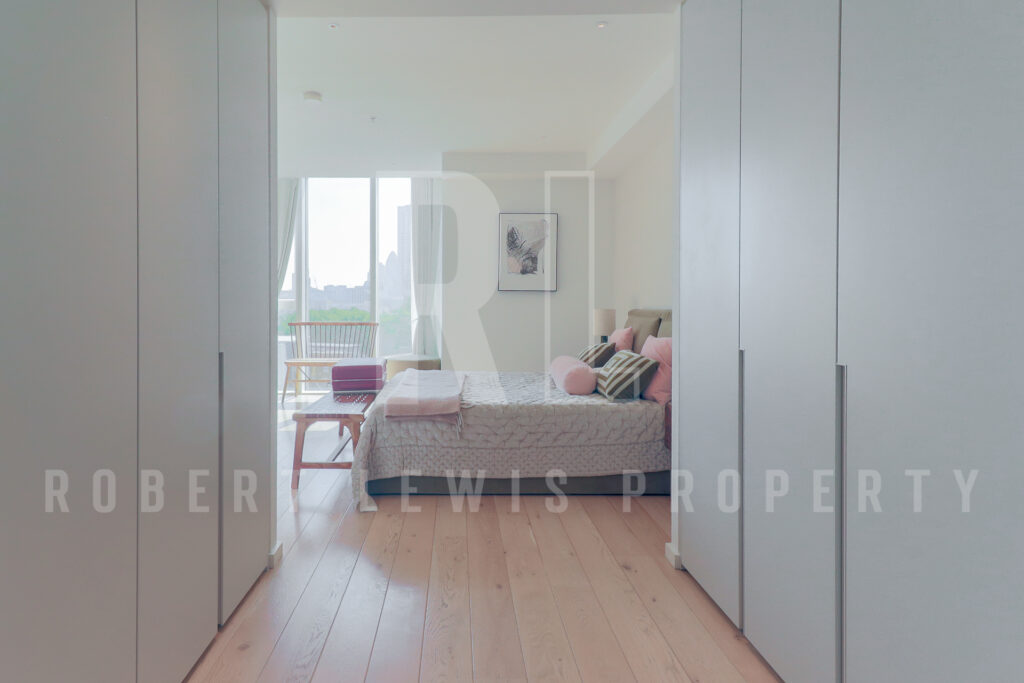 Stylish 3-Bedroom Duplex Penthouse with Gym, Cinema & Concierge