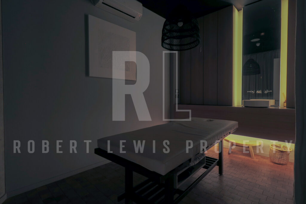 Stylish 3-Bedroom Duplex Penthouse with Gym, Cinema & Concierge