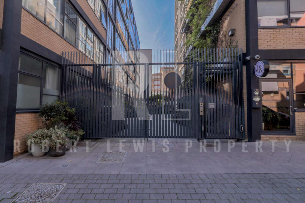 Stylish 3-Bedroom Duplex Penthouse with Gym, Cinema & Concierge