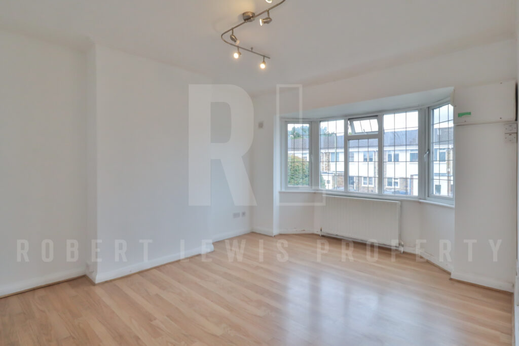 Two Bedroom First Floor Flat – York Way N20 0DR