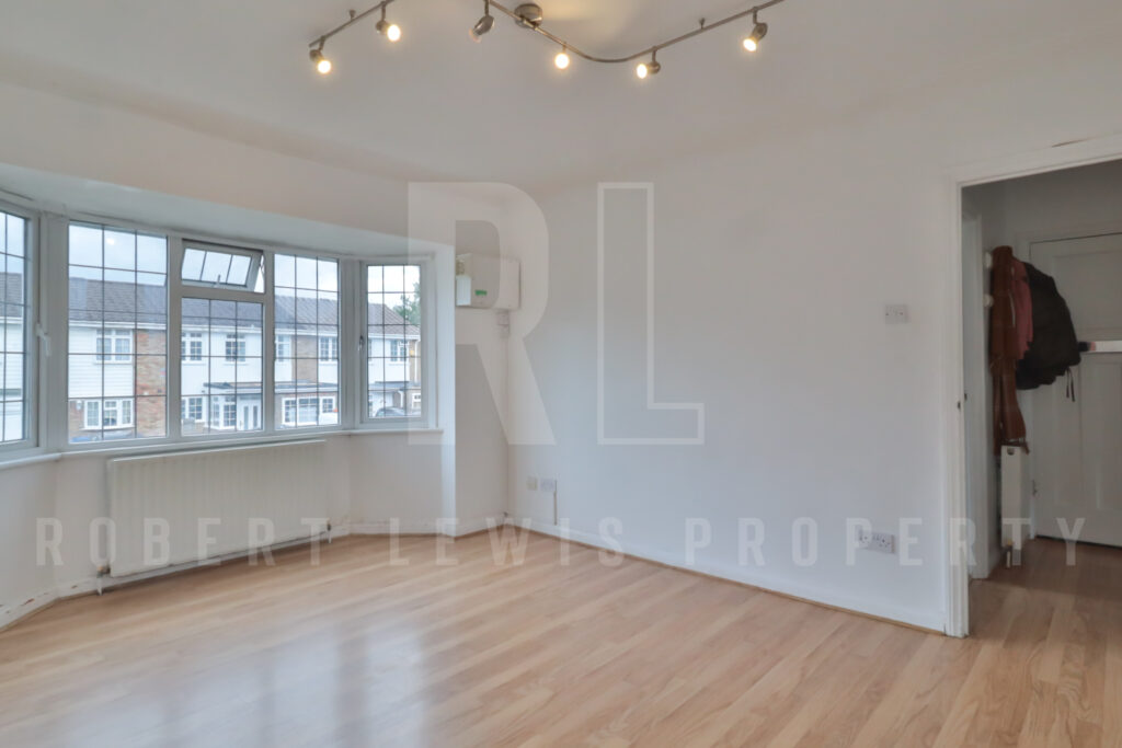 Two Bedroom First Floor Flat – York Way N20 0DR